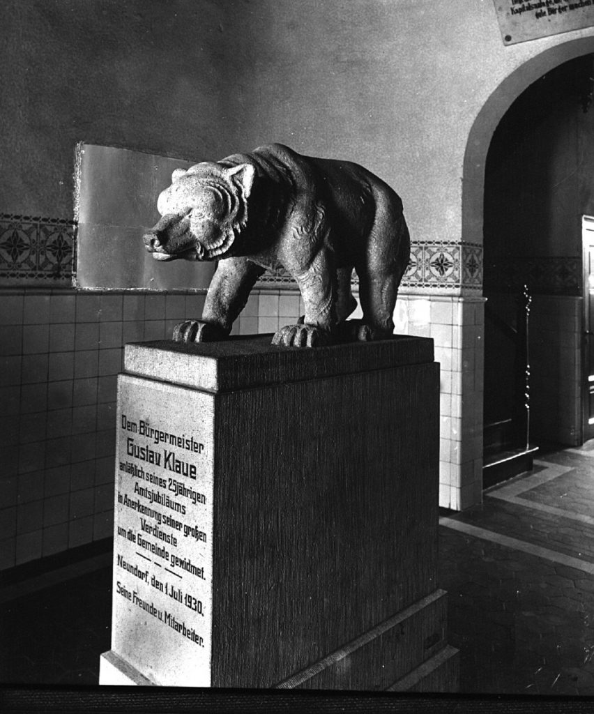 Steinerner Bär , Am 1.Juli 1930 Gestiftet Zu Ehren Des Damaligen Bürgermeisters Gustav Klaue