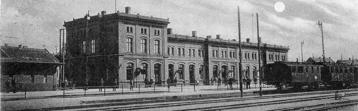 Bahnhofsgebäude von der Gollnowstraße aus um 1900