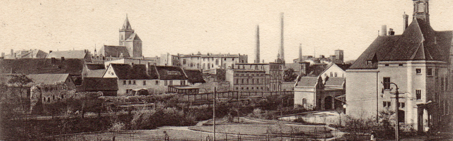 Post und Johanniskirche um 1904